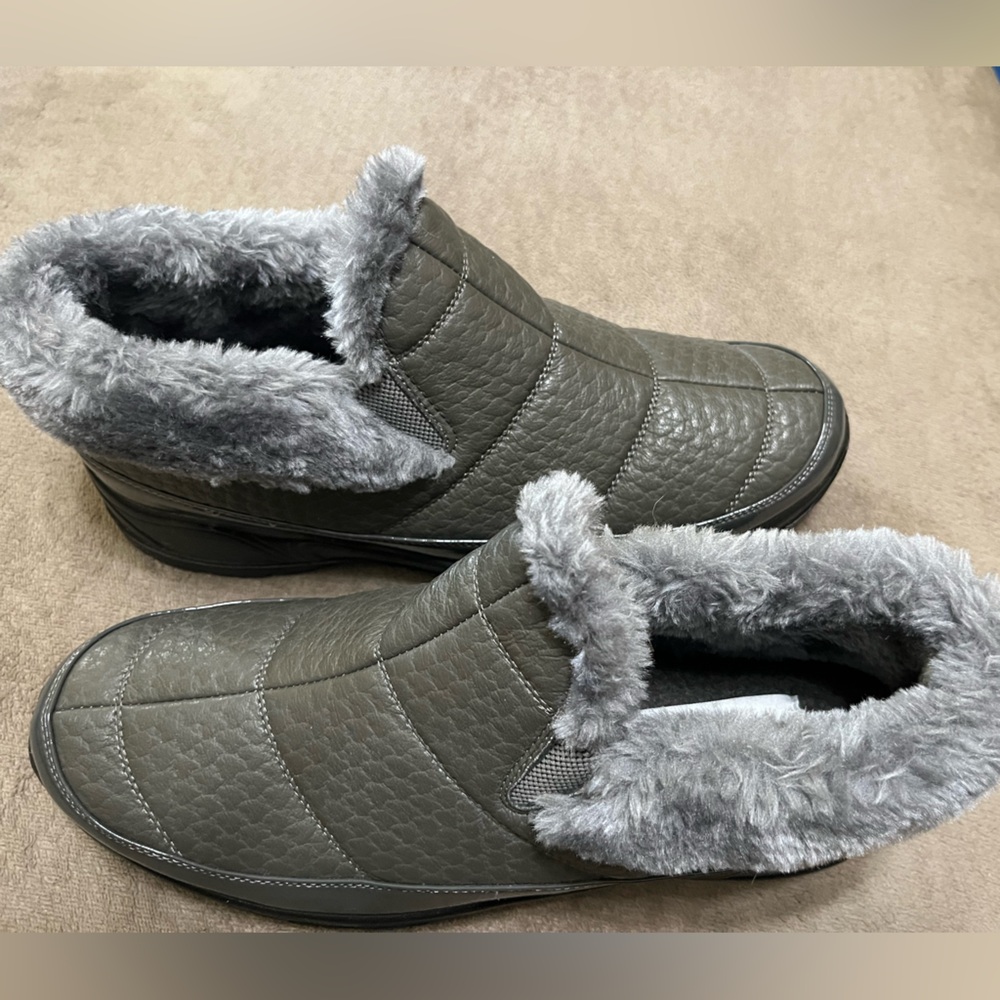Easy Street Gray Winter Boots size 12